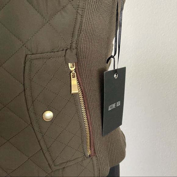 Quilted Vest w/ Faux Fur Trim Hood - Picture 5 of 8